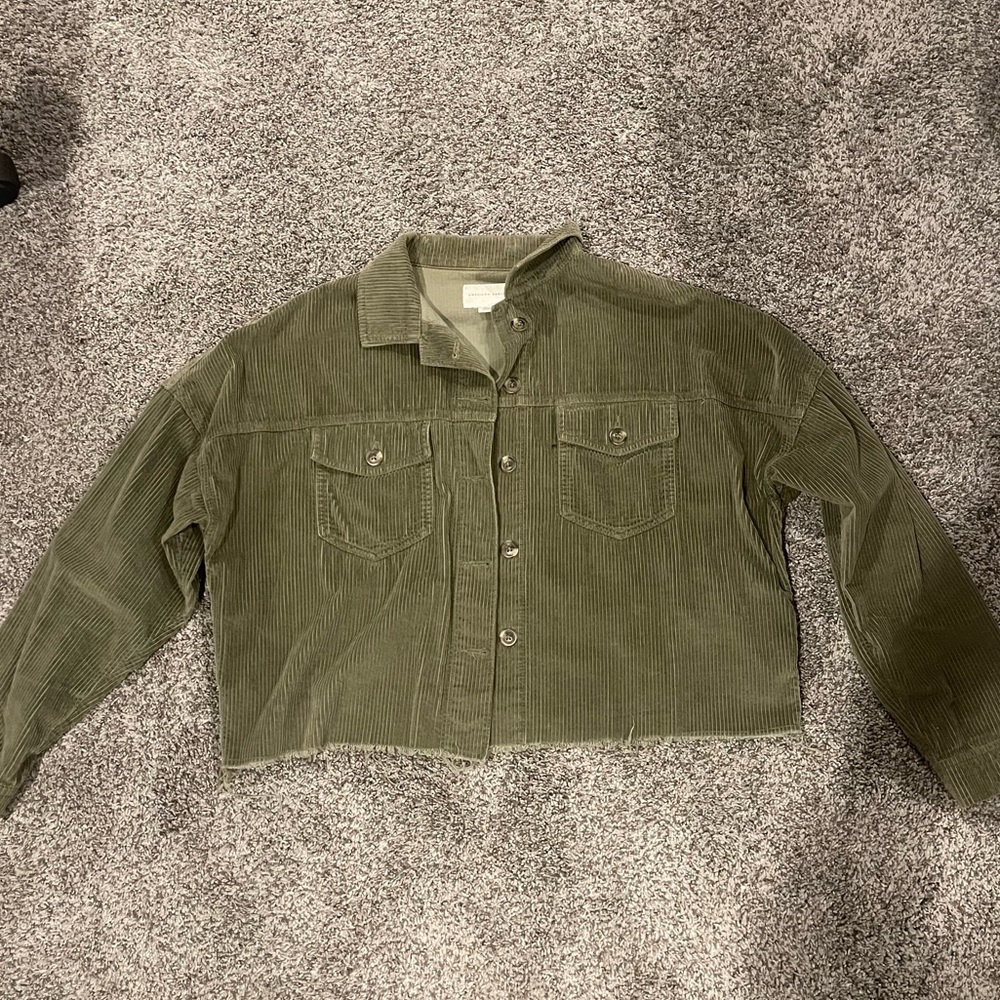 American Eagle cropped corduroy army green jacket. Brand new, size S.